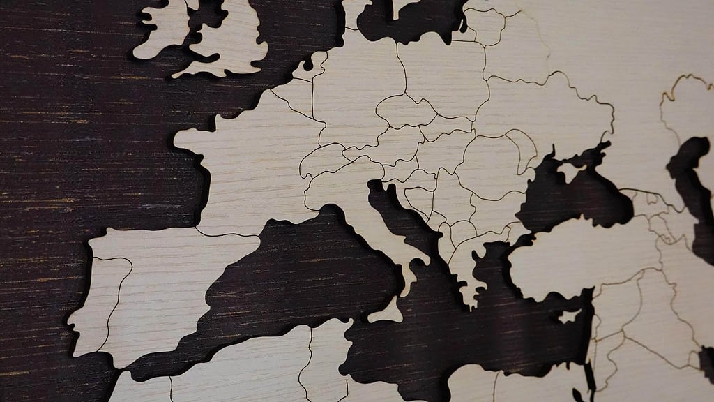 Европа - карта из дерева