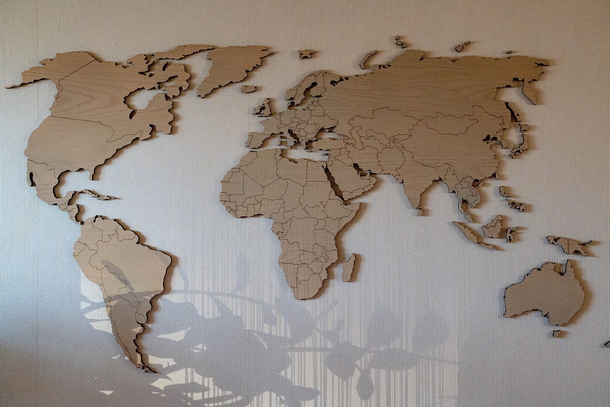 Кремовая карта мира